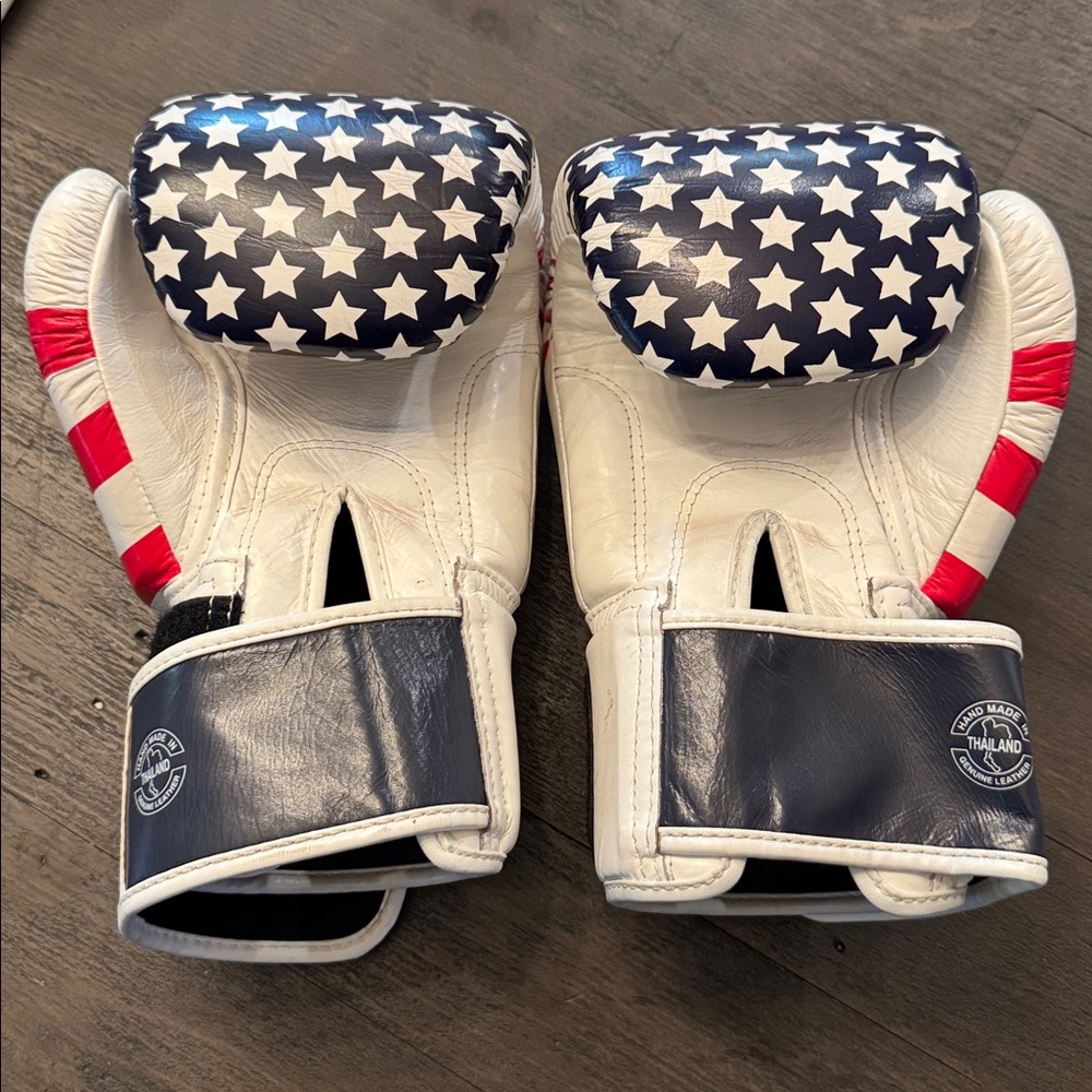 Fairtex Women's White & Red USA Flag Training Gloves - Picture 3 of 3